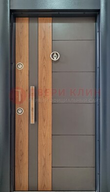 Коричневая входная дверь c МДФ панелью ЧД-01 в частный дом в Черноголовке