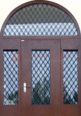 Крепкая стальная арочная дверь со стеклом и ковкой ДА-21 в Краснодаре