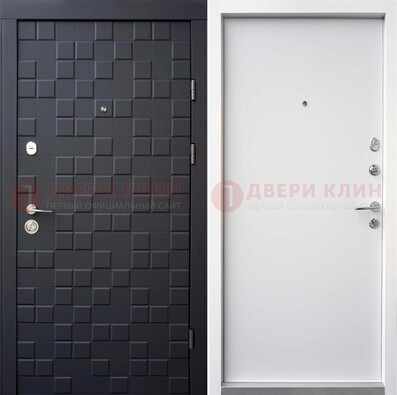 Темная входная дверь с белой МДФ внутри ДМ-222 в Черноголовке