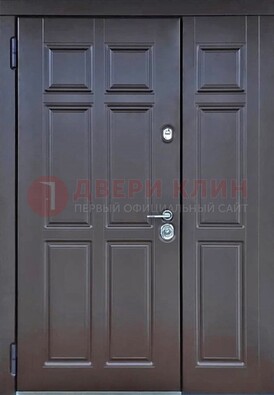 Тёмная двухстворчатая входная дверь для коттеджа с МДФ ДМ-533 в Черноголовке