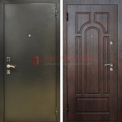 Железная темно-серая дверь с порошковым напылением и МДФ Тисненый орех ДП-275 в Черноголовке