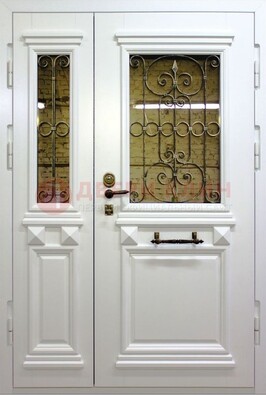Белая парадная металлическая дверь со стеклом и ковкой ДПР-83 в Черноголовке