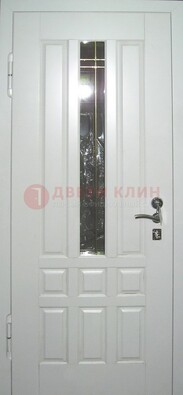 Белая металлическая дверь со стеклом ДС-1 в загородный дом в Черноголовке