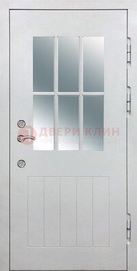 Белая уличная дверь со стеклом ДС-30 в Черноголовке
