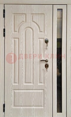 Белая металлическая дверь со стеклом ДС-68 в Черноголовке
