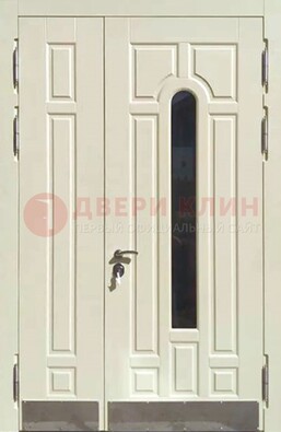 Белая двухстворчатая металлическая дверь со стеклом ДС-71 в Черноголовке