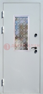Серая металлическая дверь со стеклом и ковкой ДС-75 в Черноголовке
