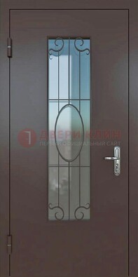 Коричневая наружная железная дверь со стеклом и ковкой ДСК-100 в Черноголовке