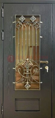 Одностворчатая железная дверь со стеклом и ковкой для дома ДСК-101 в Черноголовке