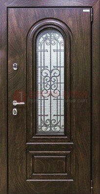 Темная филенчатая железная дверь со стеклом и ковкой ДСК-102 в Черноголовке