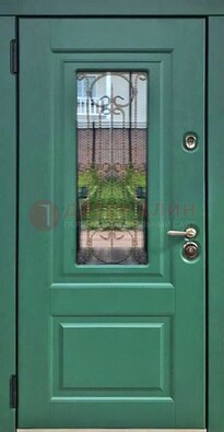 Зеленая металлическая дверь со стеклом и ковкой ДСК-113 во Владимире