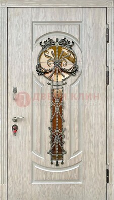 Светлая железная дверь со стеклом ковкой для коттеджа ДСК-134 в Черноголовке