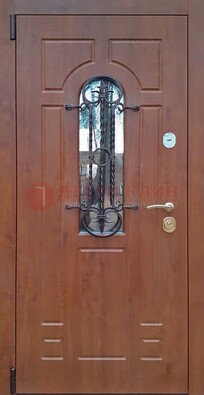 Темная железная дверь со стеклом и ковкой в коричневом цвете ДСК-154 в Черноголовке