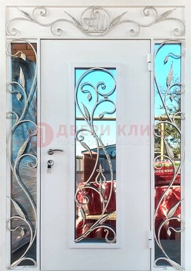 Белая входная дверь порошок со стеклом и ковкой ДСК-165 в Черноголовке
