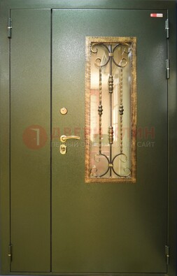 Стальная дверь со стеклом и ковкой ДСК-29 для квартиры в Черноголовке