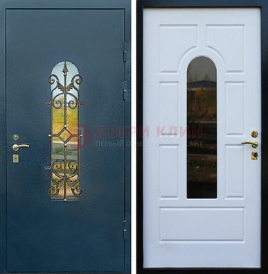 Входная дверь Дверь со стеклом и ковкой ДСК-71 для кирпичного дома в Черноголовке