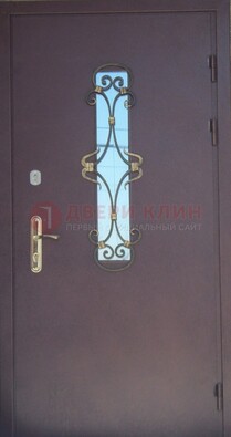 Металлическая дверь со стеклом и ковкой ДСК-77 в панельный дом в Черноголовке