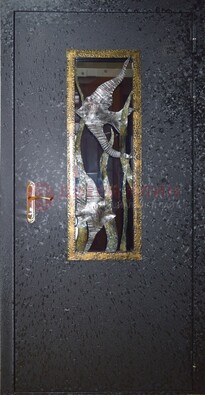 Металлическая дверь со стеклом и ковкой ДСК-82 для крыльца в Черноголовке