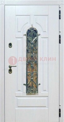 Белая остекленная металлическая дверь с ковкой ДСК-98 в Черноголовке