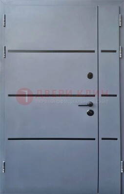 Серая металлическая тамбурная дверь с молдингами ДТМ-42 в Черноголовке