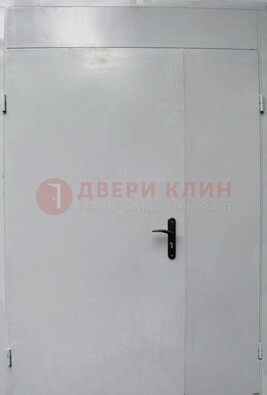 Белая металлическая тамбурная дверь ДТМ-5 в Черноголовке