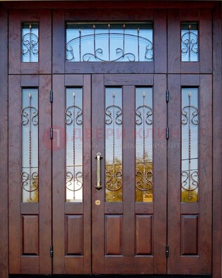 Коричневая парадная дверь с виноритом и ковкой ДВТ-168 в Черноголовке