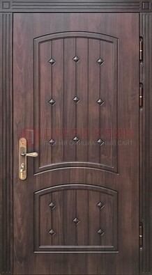 Коричневая уличная дверь с виноритом для дома ДВТ-235 в Черноголовке