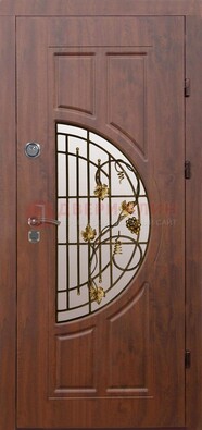 Стальная коричневая дверь с виноритом и ковкой ДВТ-82 в Черноголовке