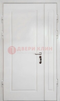 Полуторная металлическая дверь с МДФ в белом цвете ПЛ-24 в Черноголовке