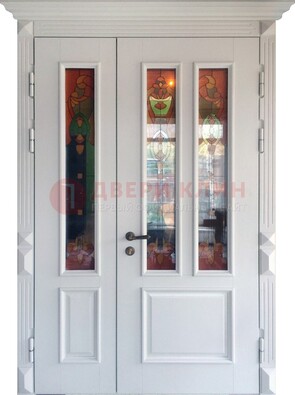 Белая полуторная металлическая дверь с витражом ВЖ-12 в Черноголовке